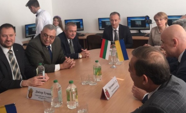 Министърът на образованието и науката Красимир Вълчев и украинският му