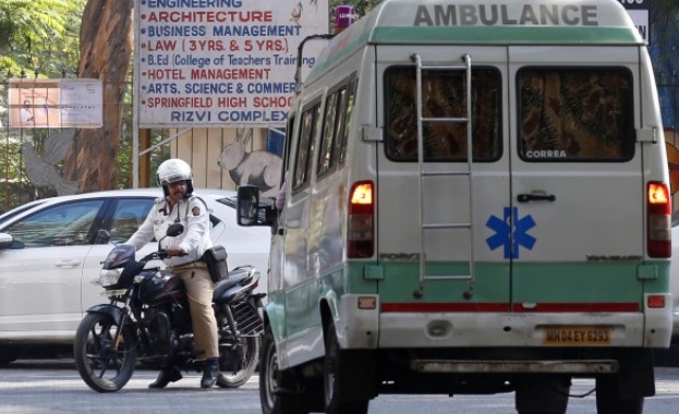 Най малко 16 души загинаха а още около 100 са