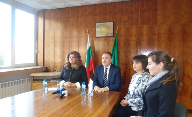 В навечерието на 1 ноември вицепрезидентът на Република България Илияна