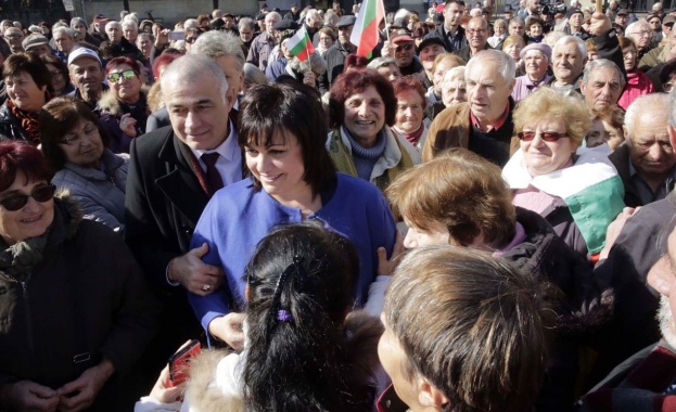 Лидерът на БСП Корнелия Нинова и народните представители от левицата