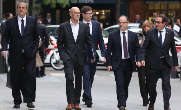 Испанската прокуратура иска арест за почти всички министри от отстраненото