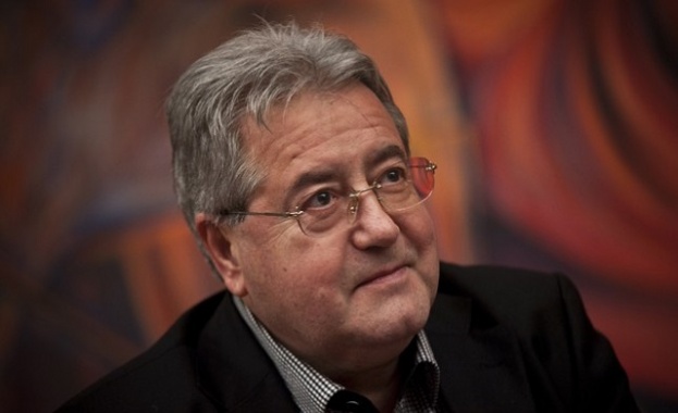 Преди всичко бих искал да честитя на българите Деня на