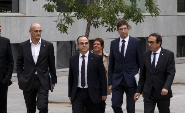 Осем от доскорошните министри на Каталуния влязоха в ареста Това