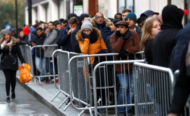 Продажбите на технологичната компания Apple скочиха в последните няколко часа