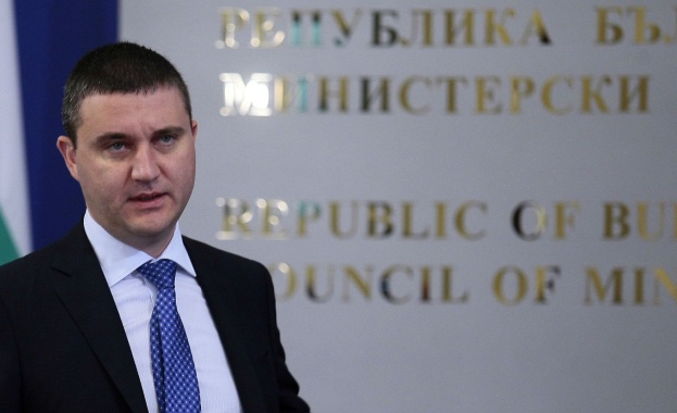 Горанов: България може да плати наведнъж сумата по сделката за изтребителите F-16 Горанов: България може да плати наведнъж сумата по сделката за изтребителите F-16