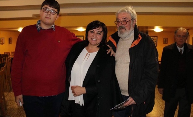 Живеем в две различни държави В тази на управляващите в