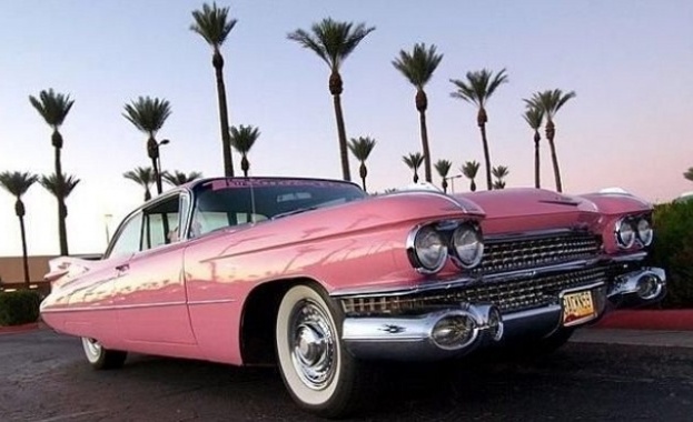 Продават на търг розовия Кадилак на Елвис Пресли Колата става