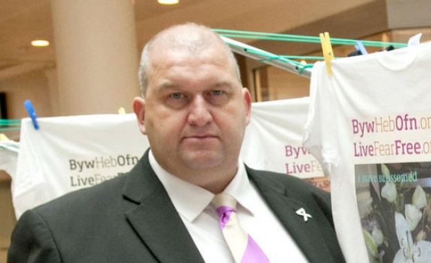 Бившият уелски правителствен секретар по въпросите на общностите и децата