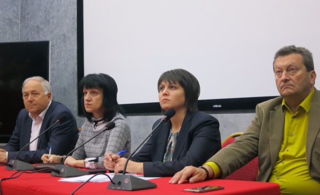 Отношението към учителството е един от важните въпроси на обществото