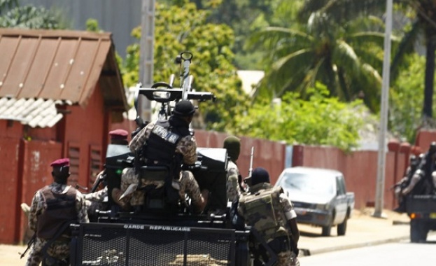 Най малко шест деца са загинали и 25 са ранени при