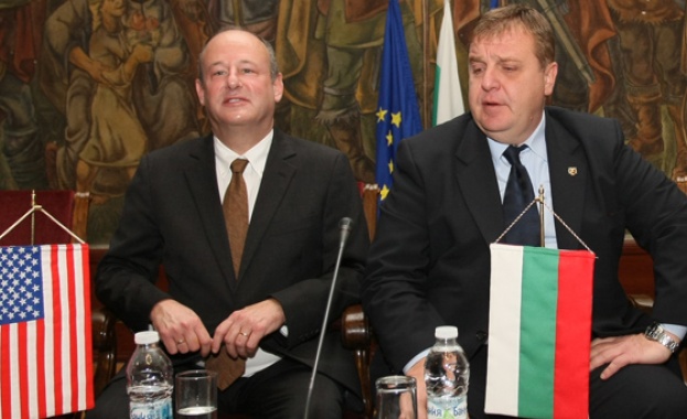 Българското правителство има амбицията да работи едновременно по трите проекта