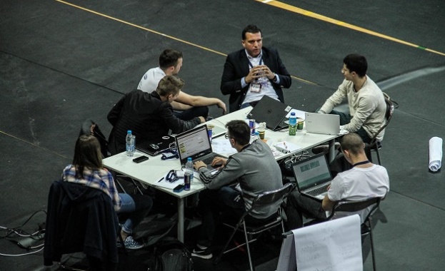 Над 80 млади предприемачи дизайнери и компютърни експерти ще обменят