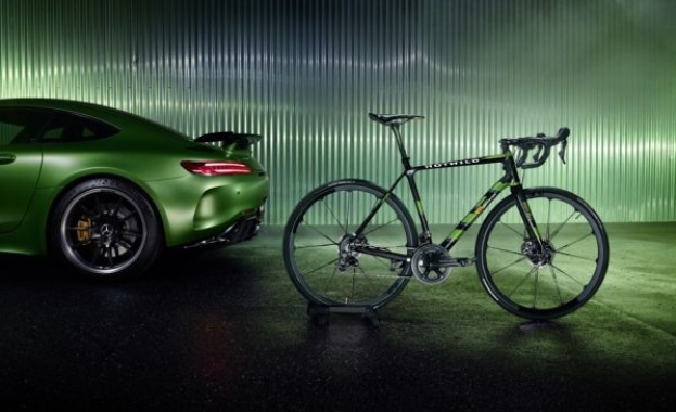 Компанията Mercedes Benz прадстави лимитирана серия велосипеди посветени на суперколата Mercedes AMG
