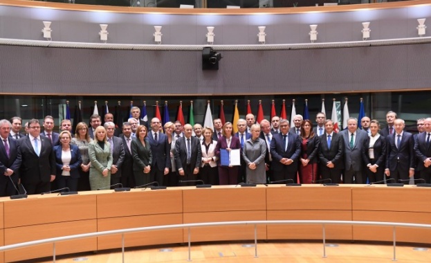 Външните и военни министри на 23 страни членки на Европейския съюз