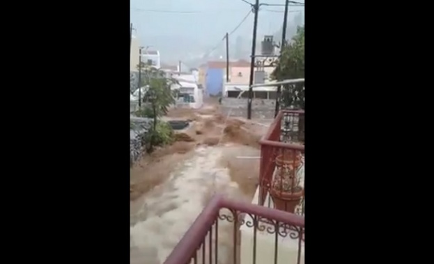 Ураганът Евридика е връхлетял гръцкия остров Сими. В резултат на