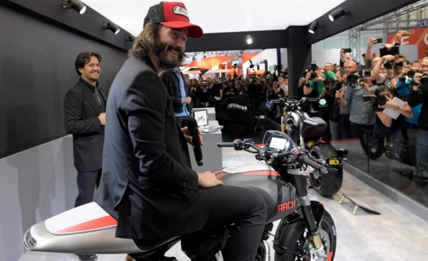 Холивудската звезда Киану Рийвс е запален почитател на мотоциклетите а
