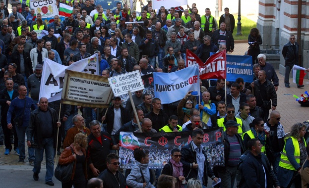 След символичния протест преди няколко дни днес надзиратели в затвори