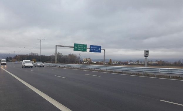 Тежка верижна катастрофа между 5 6 автомобила е станала на Софийския