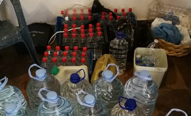 3487 литра нелегален алкохол задържаха митническа мобилна група съвместно със