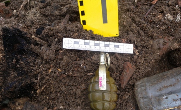 Служители на сектор Противодействие на криминалната престъпност откриха голям боен