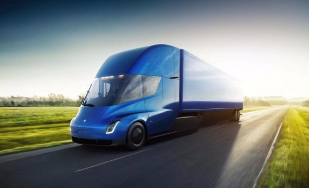 Компанията Tesla Motors представи и своя електрически камион който е