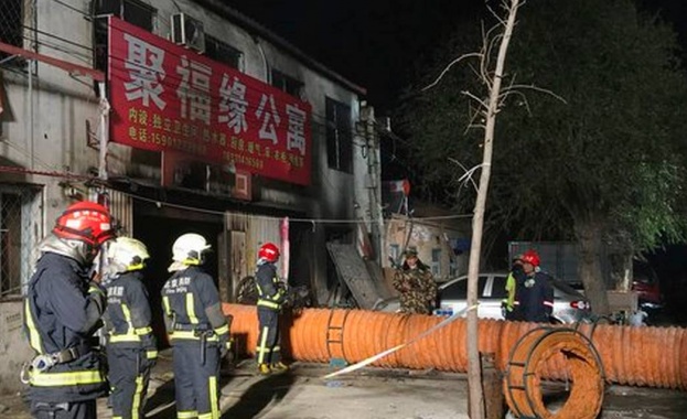 Най малко 19 души загинаха при голям пожар в предградието