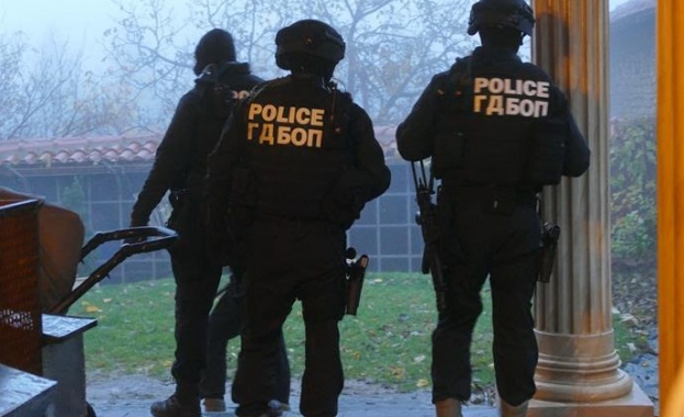 Специализираната прокуратура повдигна обвинения на трима участници в организирана престъпна