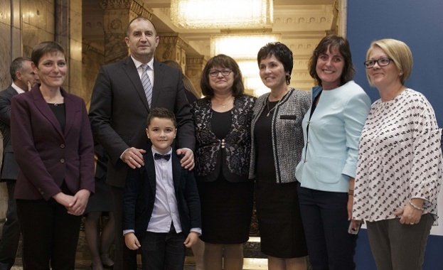 Дарителството е ценност която младите хора трябва да следват защото