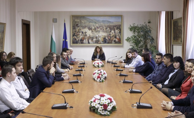 Има тежък проблем в комуникацията между избиратели и избрани в