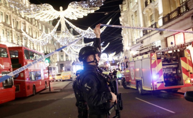 Фалшива тревога наложи евакуацията на Оксфорд Съркъс близката метростанция и