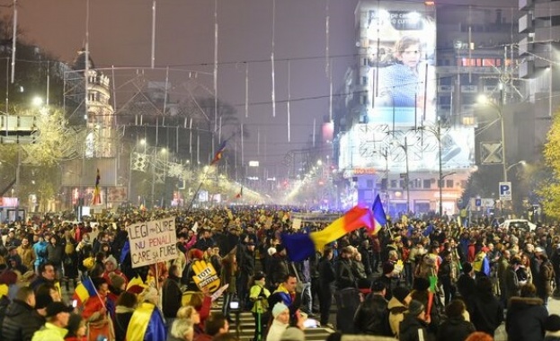 Най малко 20 000 румънци се събраха на нов голям протест