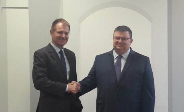 На 27 11 2017 г главният прокурор Сотир Цацаров се срещна с
