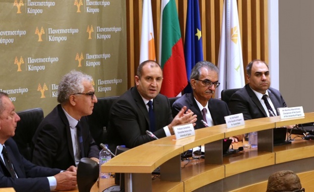 Иновативността и информацията са основни ценности Онези които владеят информацията