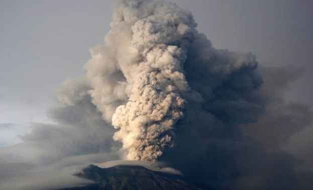 Българче се роди на остров Бали докато вулканът Агунг изригва