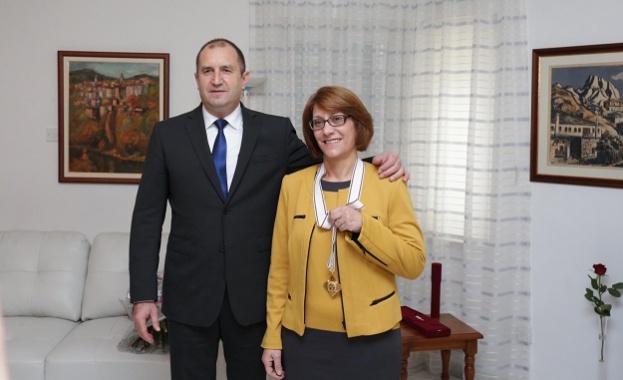 Президентът Румен Радев отличи днес с орден Мадарски конник първа