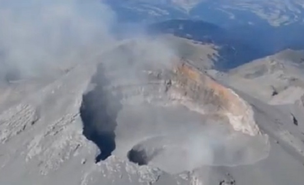 В Мексико учени заснеха новообразувал се кратер на вулкана Попокатепетъл