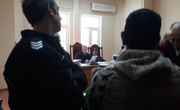 Започна делото срещу 11-те жители на ромската махала в Асеновград,
