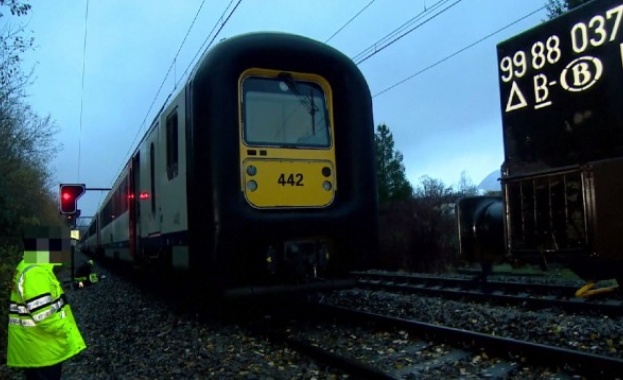 Двама железопътни работници загинаха и още седем бяха ранени при