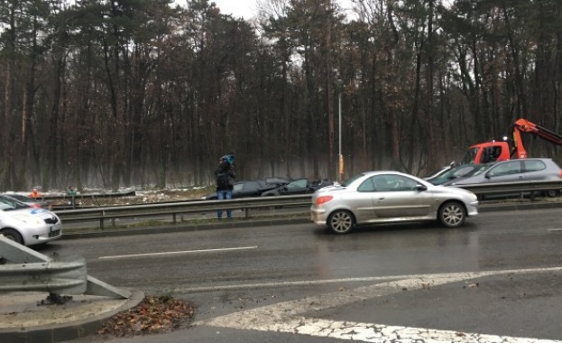 Затруднено е движението в района на Телевизионната кула заради тежка