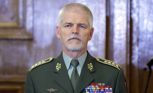 Българските власти уверяват че модернизационните проекти за армията ще бъдат