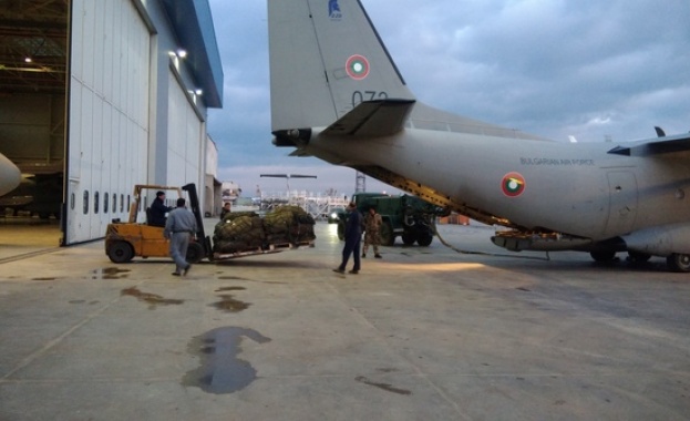 Общият обем от около 8 тона палатки матраци комплекти за