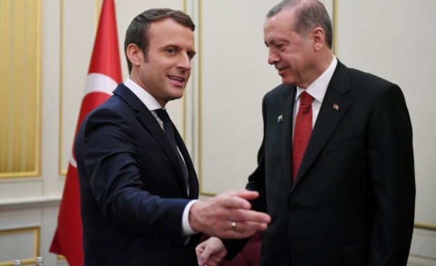 Турският президент Реджеп Ердоган проведе телефонен разговор с френския си