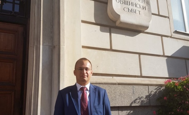 Общинският съветник Симеон Славчев предложи безплатно паркиране пред болници, поликлиники и църкви Общинският съветник Симеон Славчев предложи безплатно паркиране пред болници, поликлиники и църкви