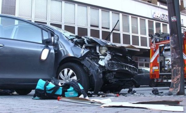 Кола се вряза пешеходна зона в северния италиански град Сондрио