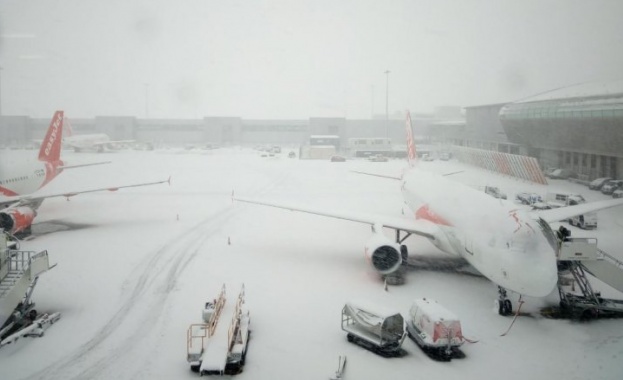 Снежна буря връхлетя Британските острови Заради обилния снеговалеж бяха временно