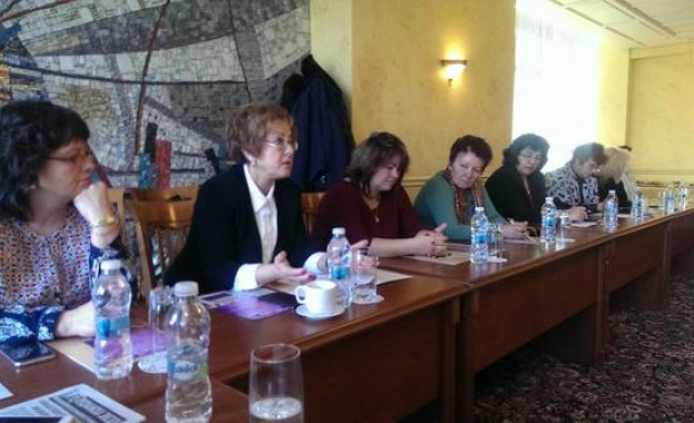 На 13 декември Обединението на жените социалистки област Пловдив ще