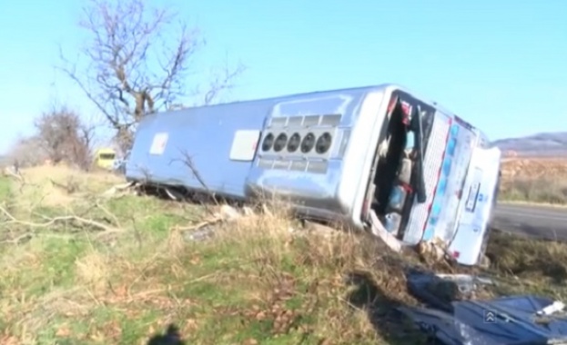 Осем души пострадали при тежката катастрофа край Нова Загора са