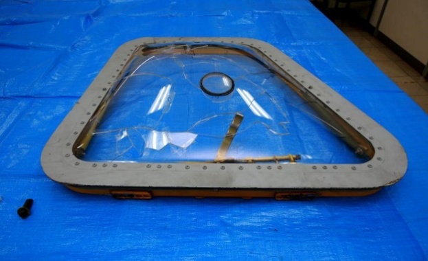 Откъснал се прозорец от американски военен хеликоптер рани дете в