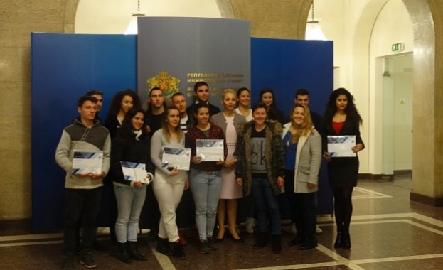 Държавната агенция за закрила на детето ДАЗД награди доброволци заради