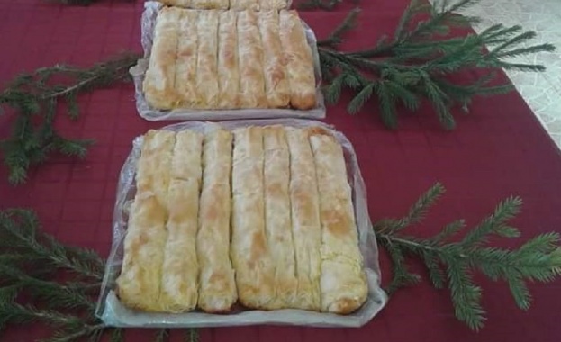 С 10 метрова коледна баница кметицата на родопското село Давидково